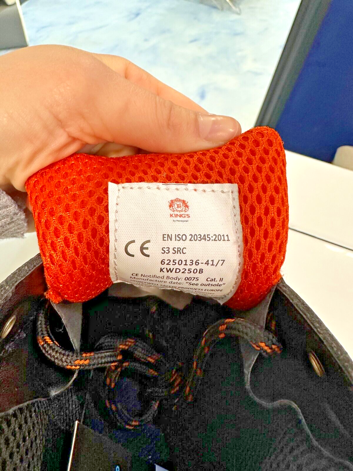 6835711