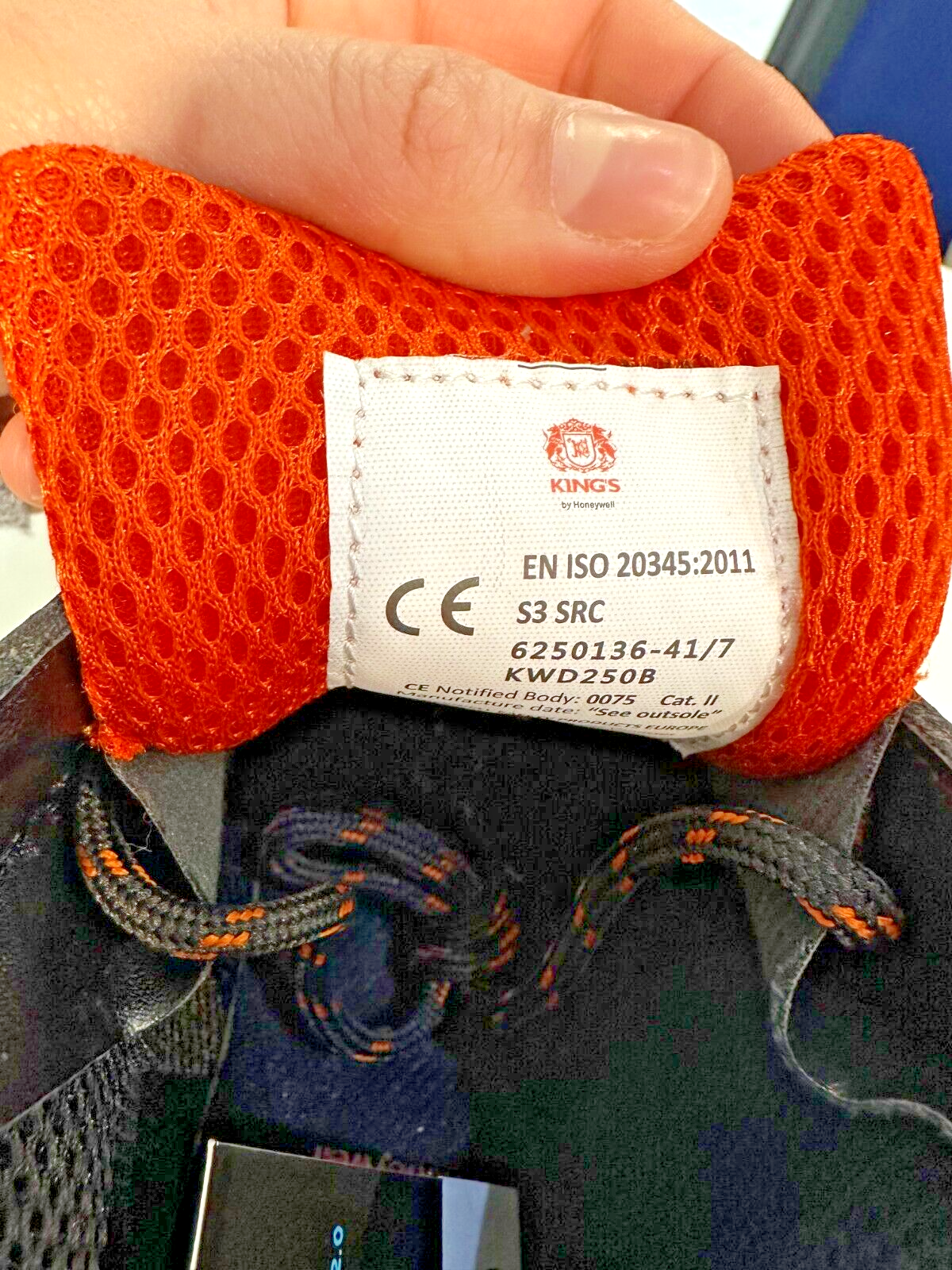 6835711